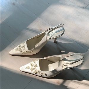 Badgley Mischka white shoes size 7 1/2